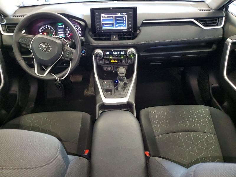 2021 TOYOTA RAV4 XLE 8