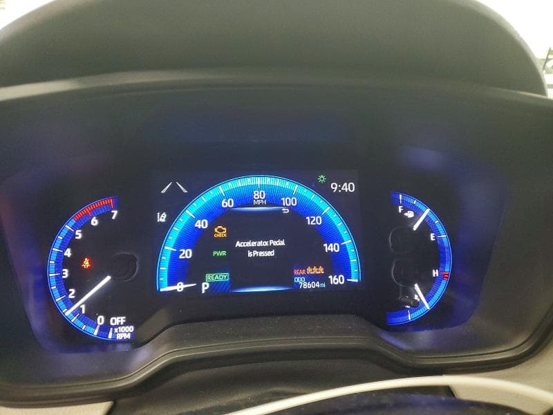 2021 TOYOTA COROLLA LE 9