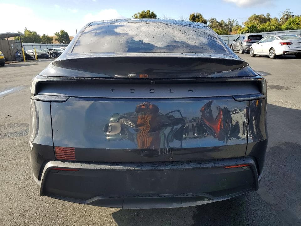 2026 TESLA MODEL Y 6