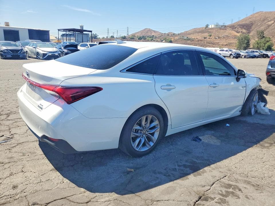 2020 TOYOTA AVALON XLE 3