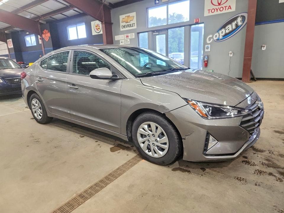 2020 HYUNDAI ELANTRA SE 4