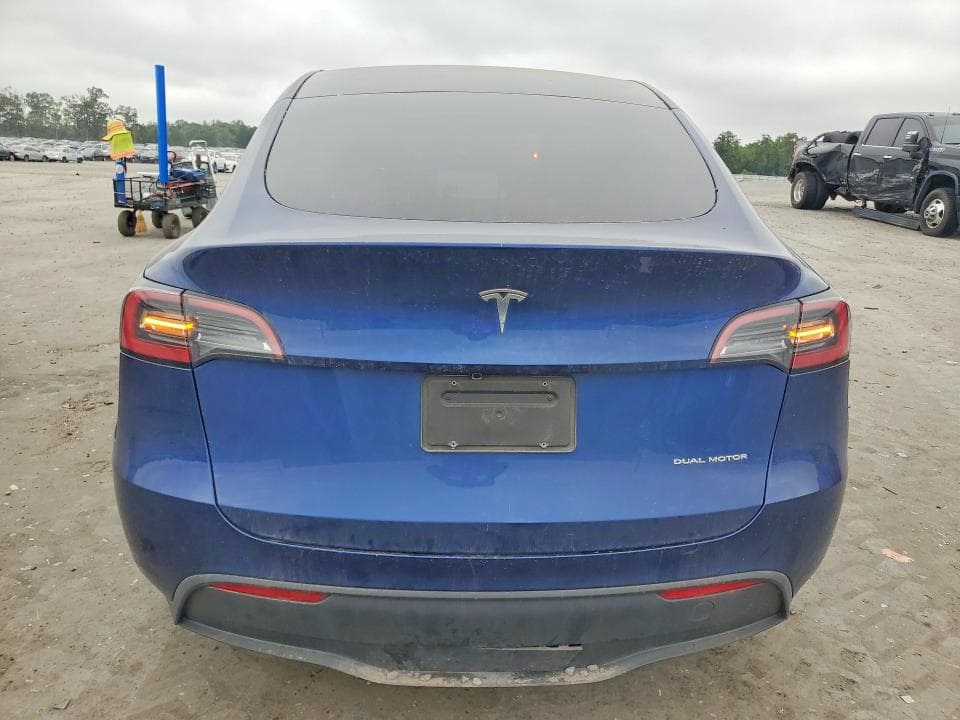 2025 TESLA MODEL Y 6