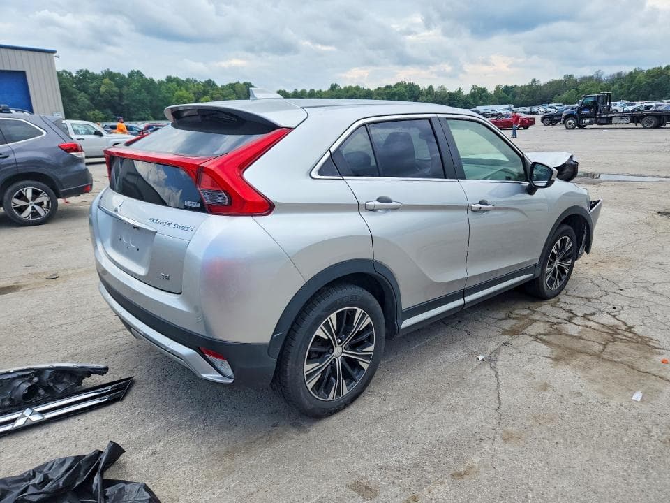 2018 MITSUBISHI ECLIPSE CROSS SE 3