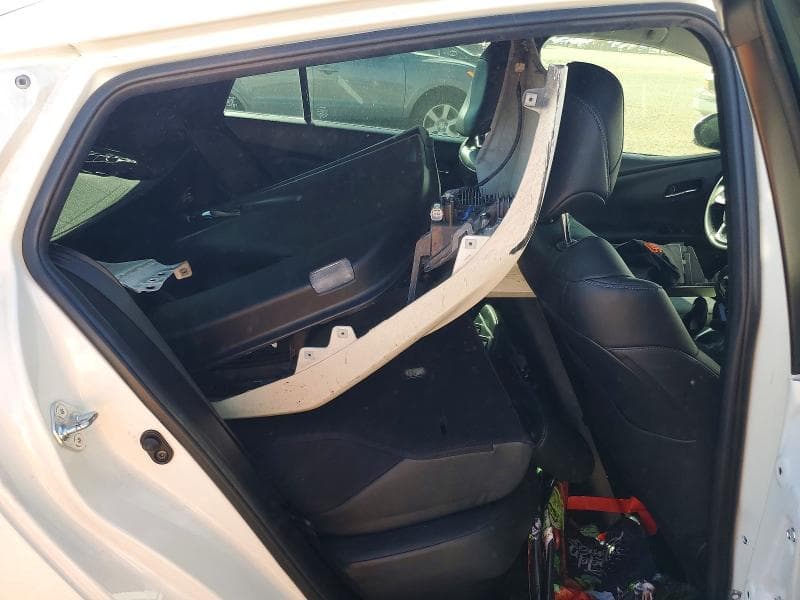 2017 TOYOTA PRIUS THREE TOURING 10