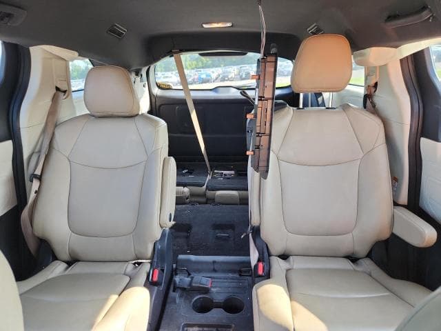 2021 TOYOTA SIENNA XLE 10