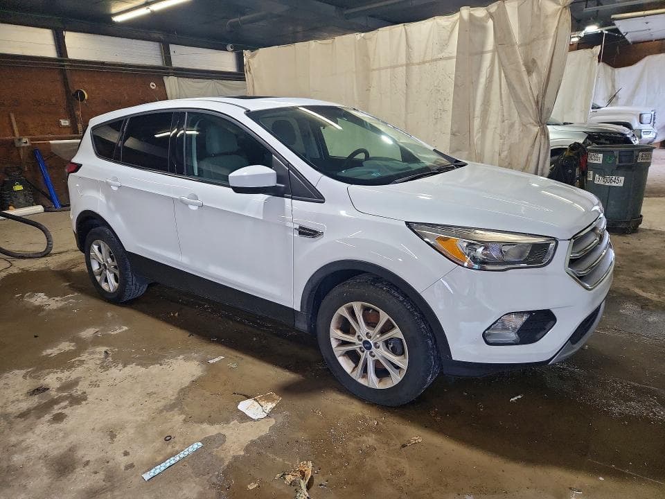2017 FORD ESCAPE SE 4