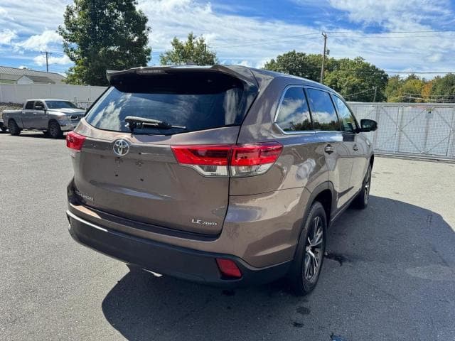 2017 TOYOTA HIGHLANDER LE PLUS 3