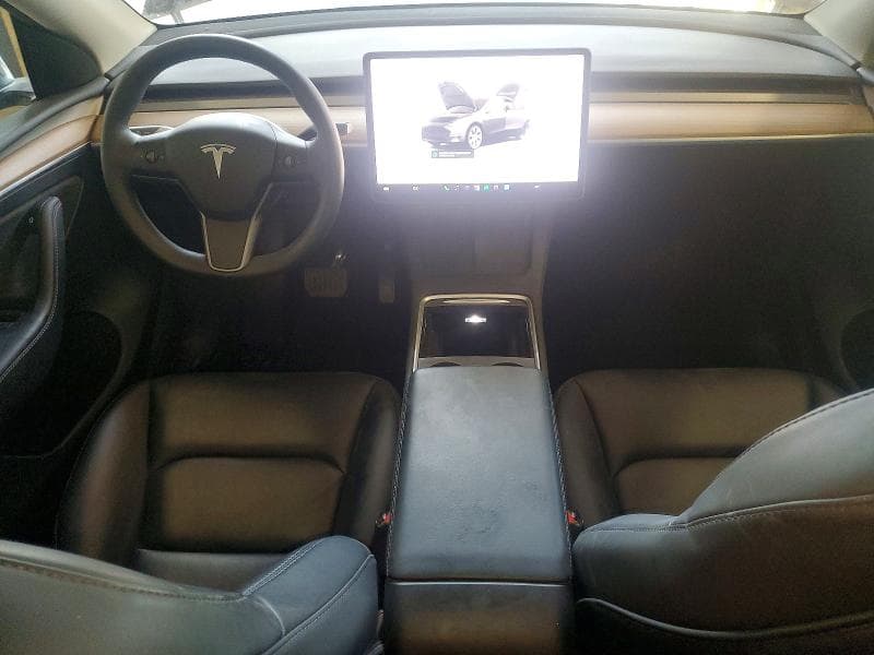 2023 TESLA MODEL Y 8
