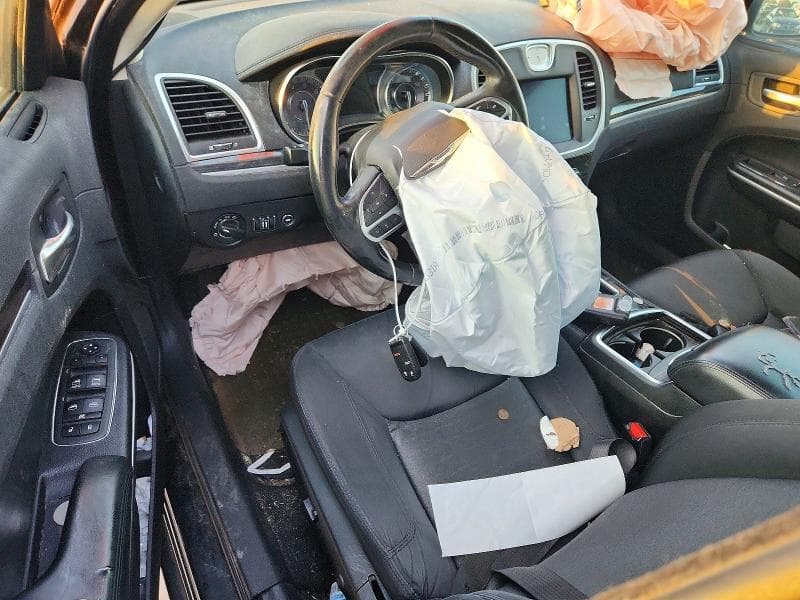 2019 CHRYSLER 300 8