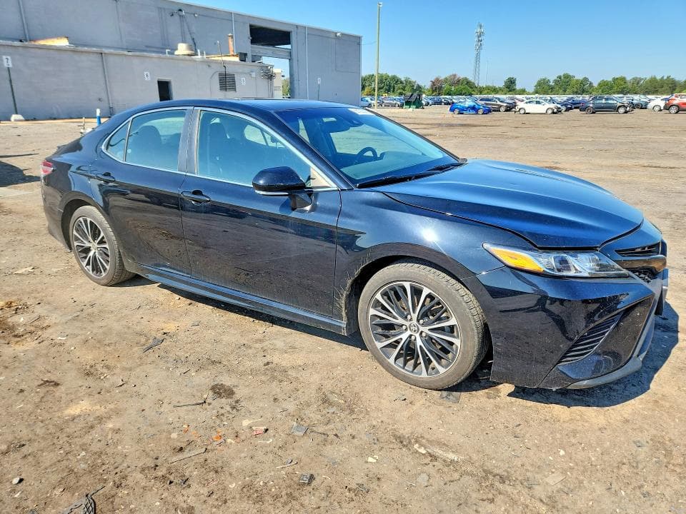 2020 TOYOTA CAMRY SE 4