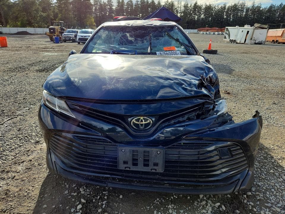 2018 TOYOTA CAMRY LE 5