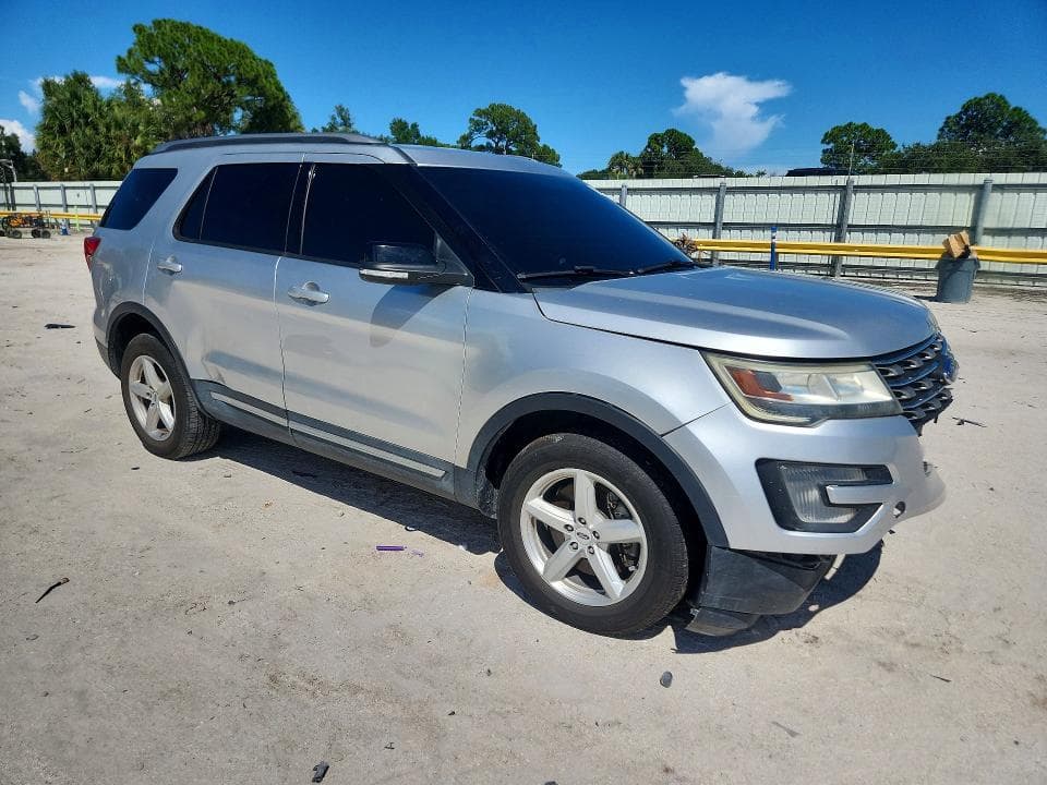 2017 FORD EXPLORER XLT 4