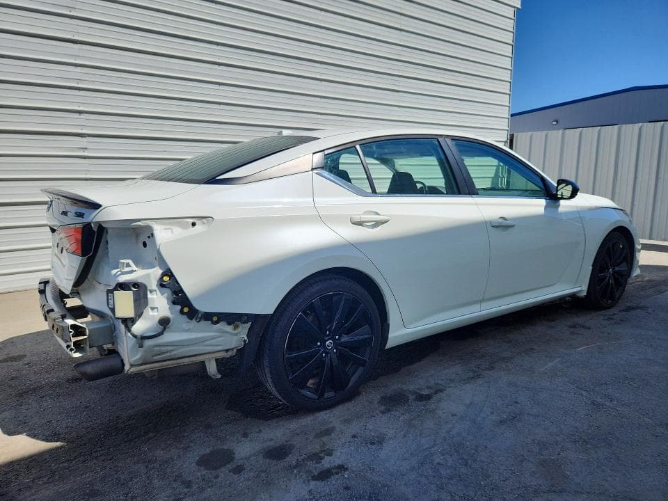2022 NISSAN ALTIMA SR 3