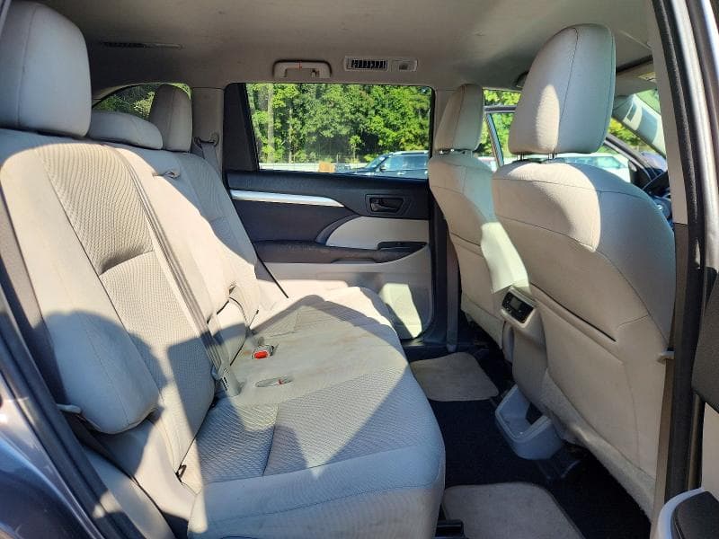 2017 TOYOTA HIGHLANDER LE 11
