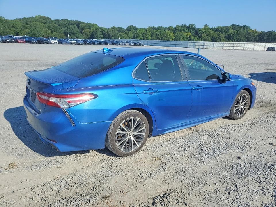 2020 TOYOTA CAMRY SE 3