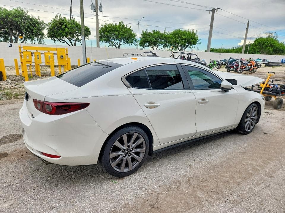 2022 MAZDA 3 SELECT 3