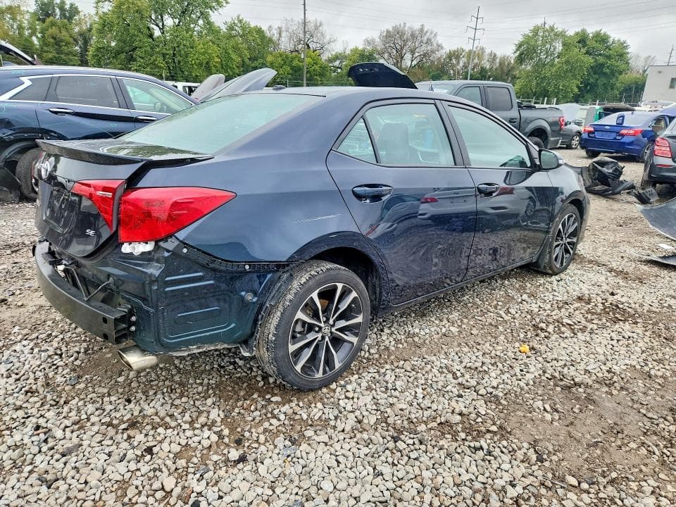 2019 TOYOTA COROLLA SE 3