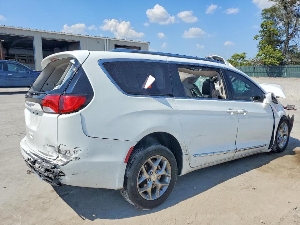 2018 CHRYSLER PACIFICA LIMITED 3