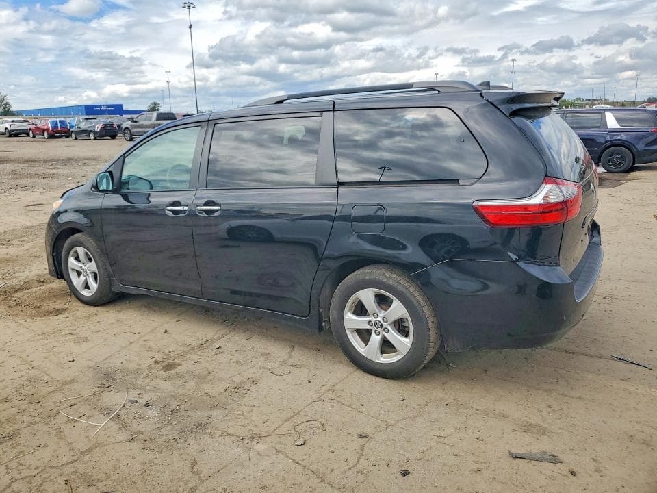 2020 TOYOTA SIENNA LE 2
