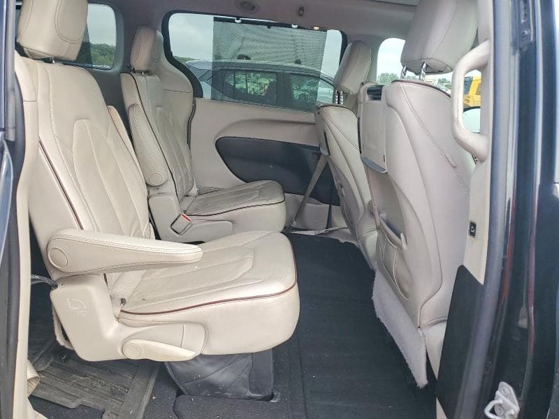 2017 CHRYSLER PACIFICA LIMITED 11