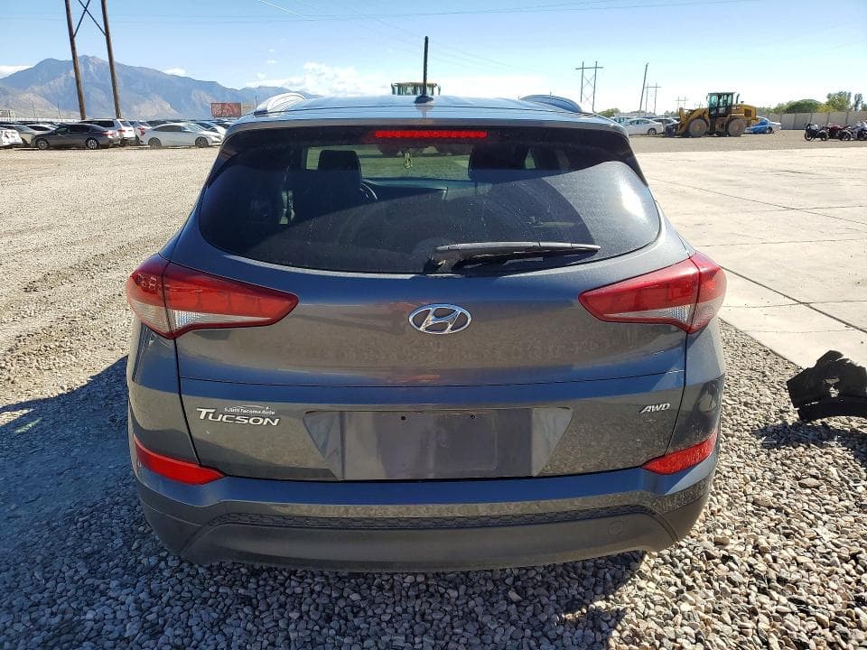 2017 HYUNDAI TUCSON SE 6
