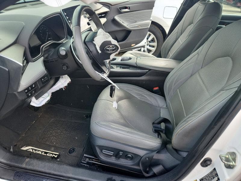 2019 TOYOTA AVALON LIMITED 7