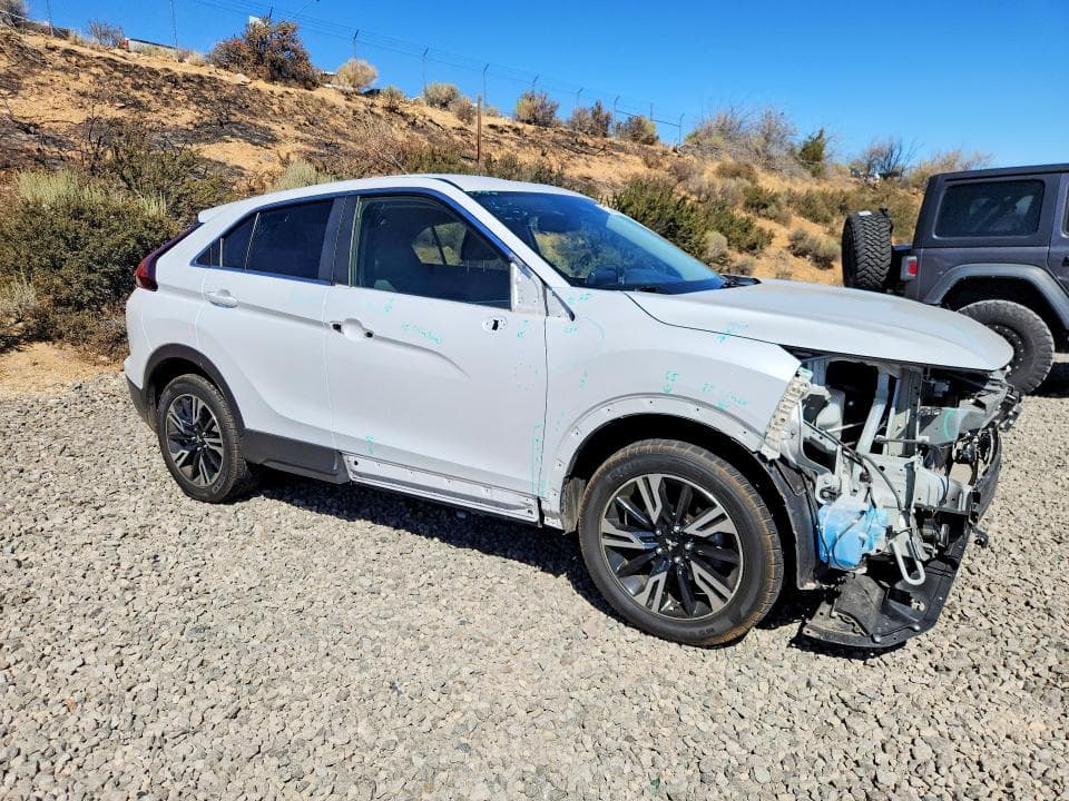 2024 MITSUBISHI ECLIPSE CROSS SE 4