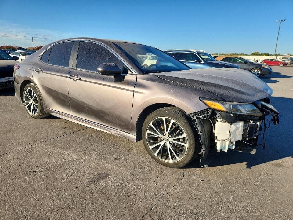 2019 TOYOTA CAMRY SE 4