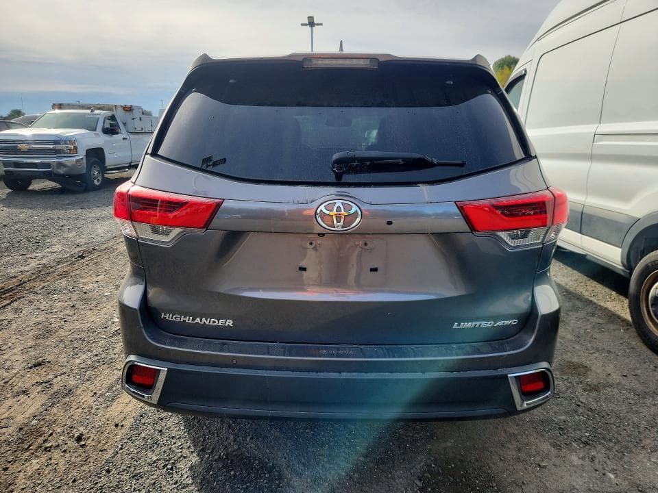 2018 TOYOTA HIGHLANDER LIMITED 6