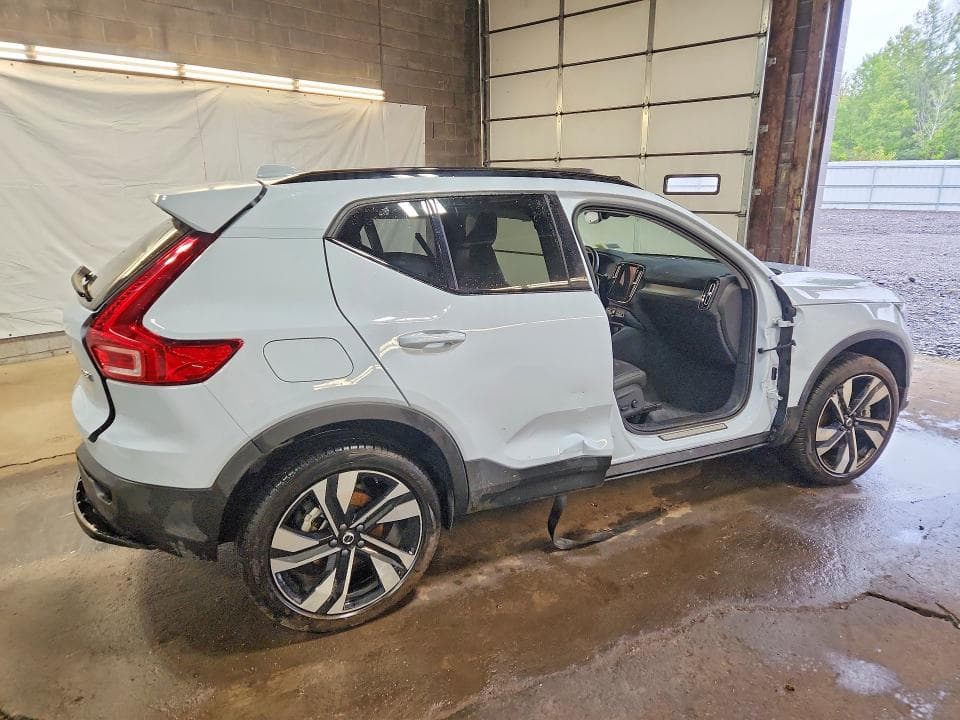 2026 VOLVO XC40 PLUS 3