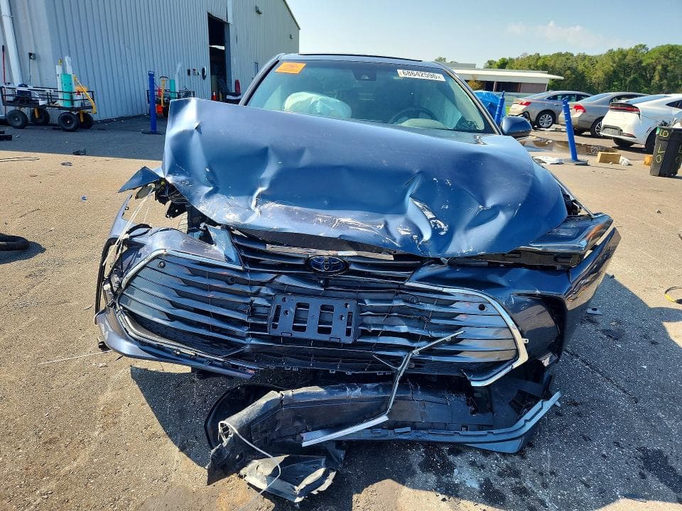2022 TOYOTA AVALON LIMITED 5
