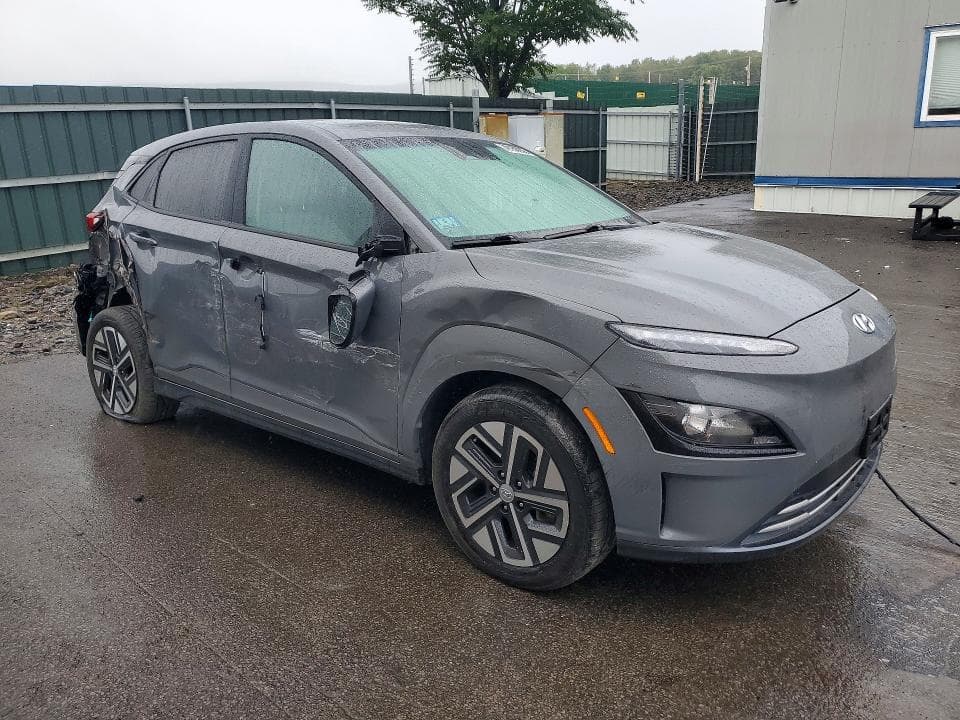 2023 HYUNDAI KONA SE 4