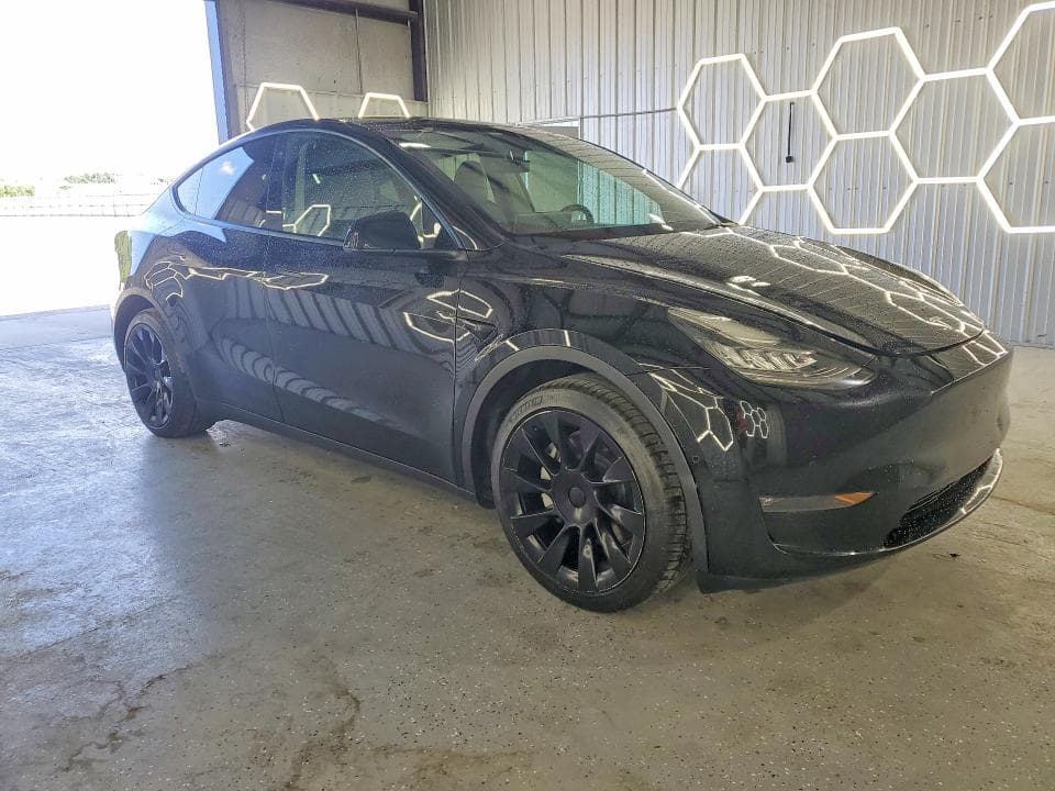 2023 TESLA MODEL Y 4