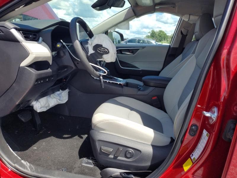 2025 TOYOTA RAV4 XLE PREMIUM 7