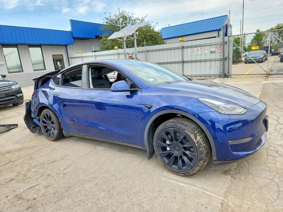 2024 TESLA MODEL Y 4