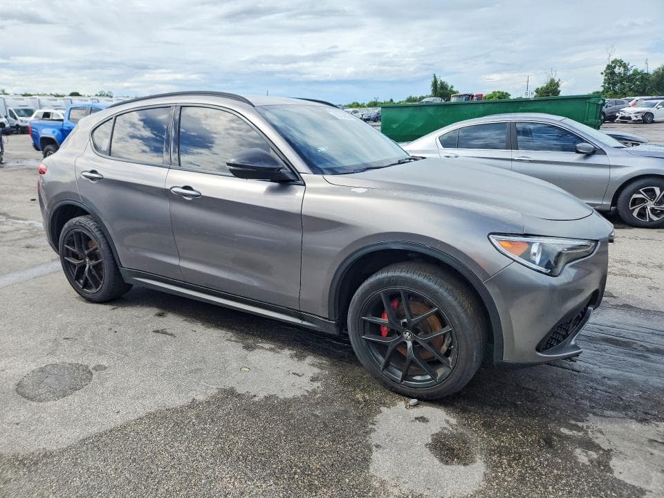 2019 ALFA ROMEO STELVIO 4