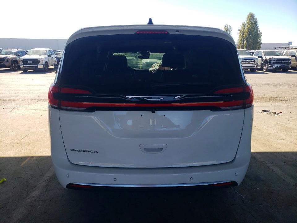 2027 CHRYSLER PACIFICA SELECT 6