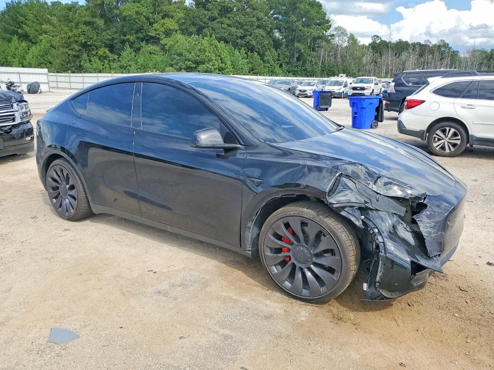 2023 TESLA MODEL Y 4