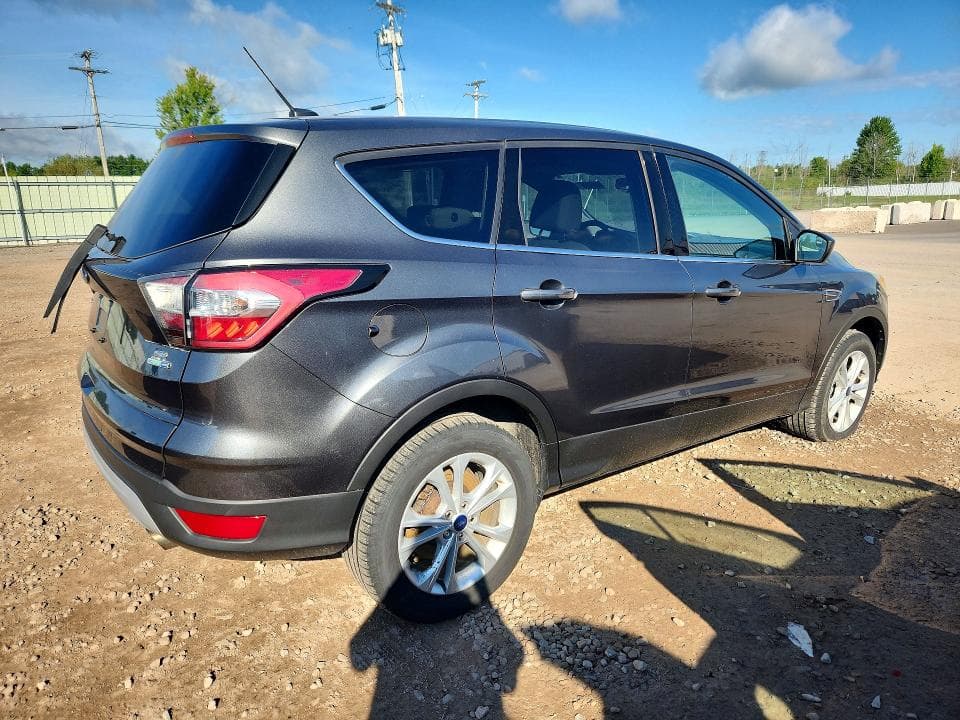2017 FORD ESCAPE SE 3
