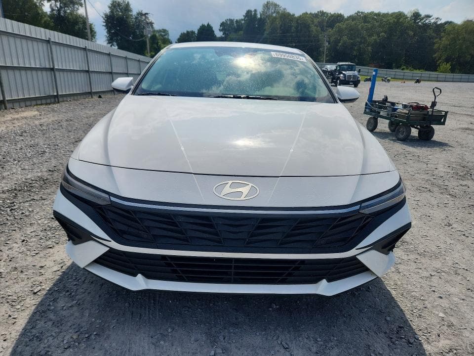 2024 HYUNDAI ELANTRA SE 5