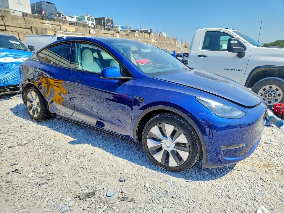 2024 TESLA MODEL Y 4