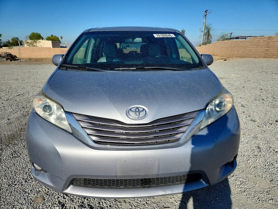 2017 TOYOTA SIENNA XLE 8-PASSENGER 5