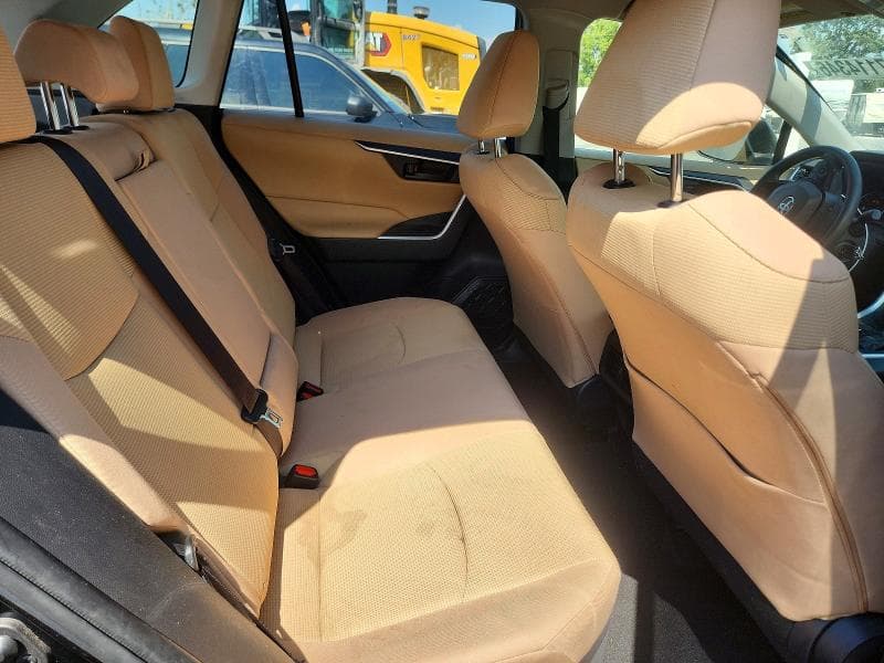 2020 TOYOTA RAV4 LE 11