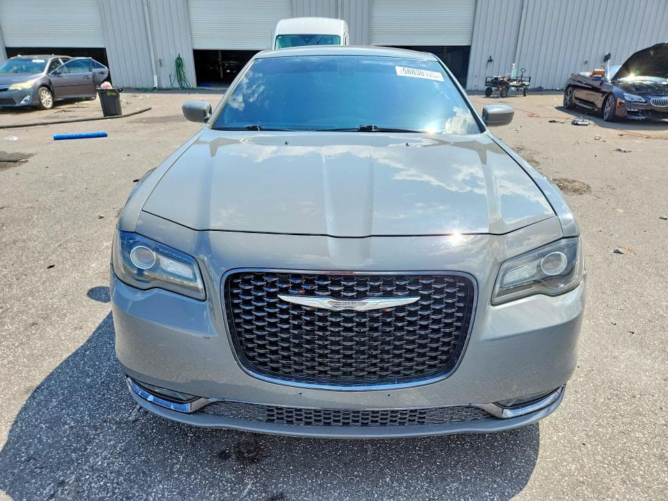 2019 CHRYSLER 300 S 5