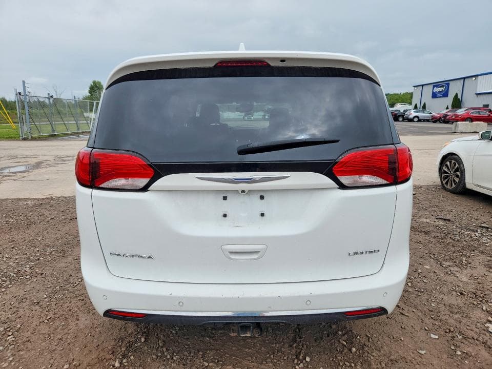 2017 CHRYSLER PACIFICA LIMITED 6