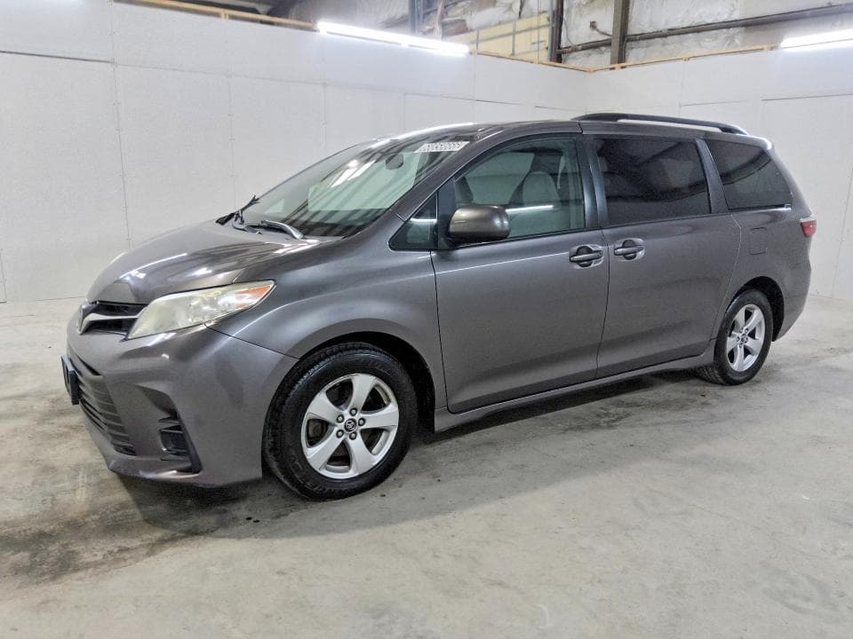 2019 TOYOTA SIENNA LE - 1