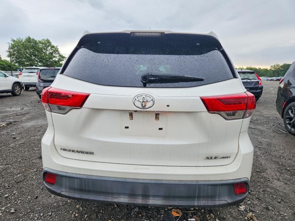 2019 TOYOTA HIGHLANDER XLE 6