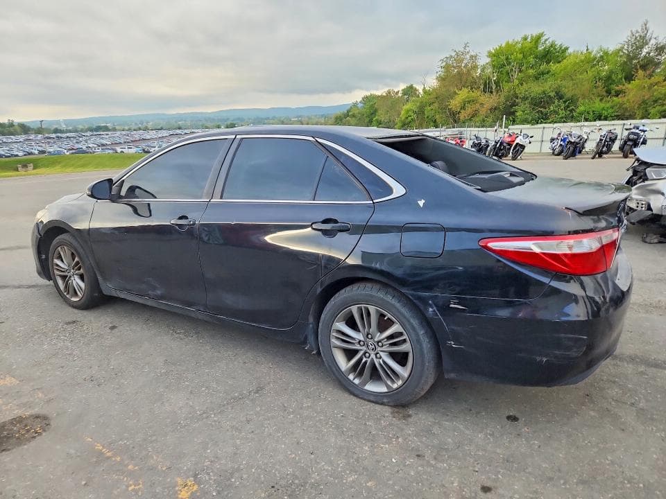 2017 TOYOTA CAMRY SE 2