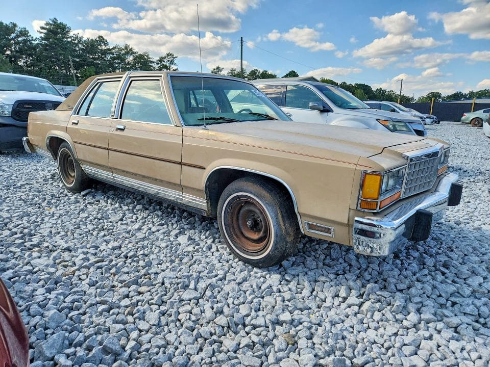 1985 FORD LTD CROWN VICTORIA 4