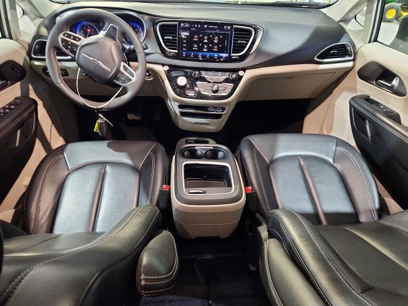 2024 CHRYSLER PACIFICA TOURING L 8